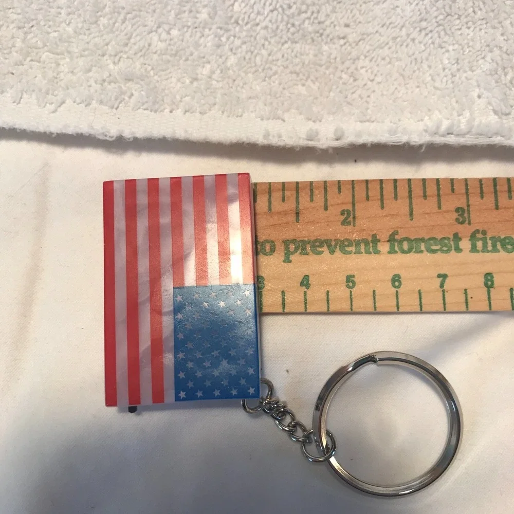 Vintage Avon Gift Collection U.S. Flag Light Up Key Chain